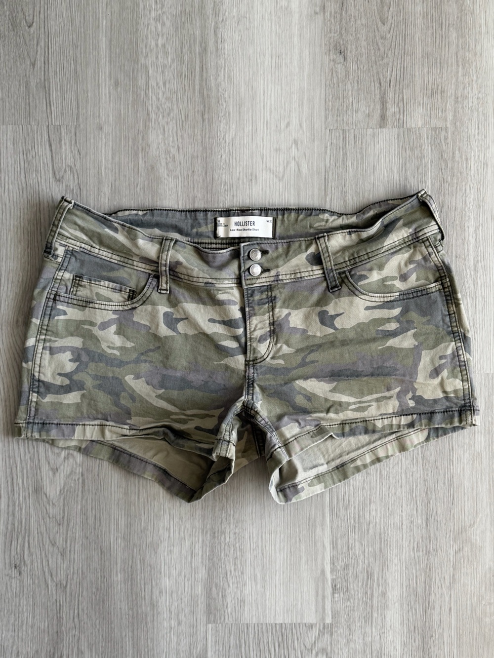 Hollister Low-Rise Shortie Short Camo Shorts